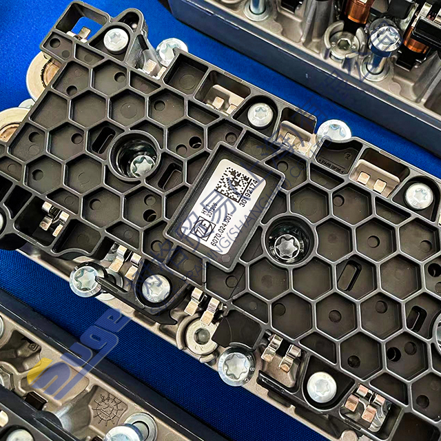 Детали автоматической коробки передач ZF TRAXON БЛОК КЛАПАНОВ (новый номер) 6070 024 001