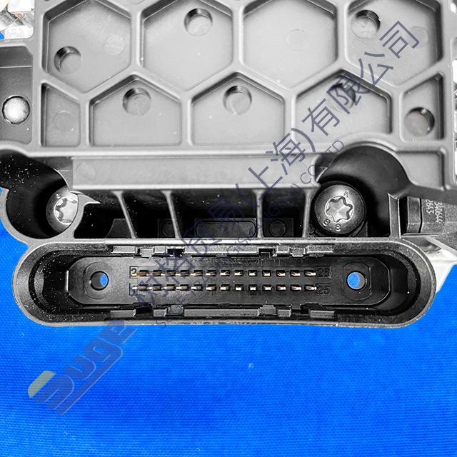 Детали автоматической коробки передач ZF TRAXON БЛОК КЛАПАНОВ (новый номер) 6070 024 001