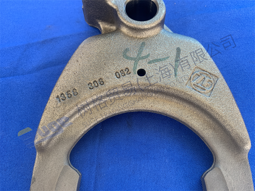 Запчасти для автоматической коробки передач ZF TRAXON GEAR SHIFT FORK-1&R GEAR 1358 306 082