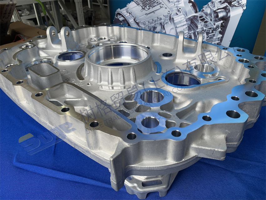 Автоматическая коробка передач ZF TRAXON разделяет ПОДШИПНИКОВЫЙ КРОНШТЕЙН 1370 301 053