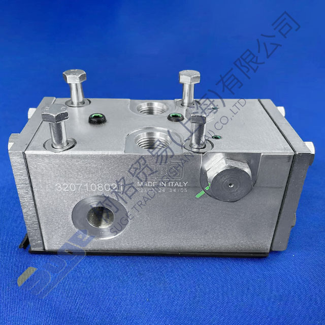 Блок клапанов ZF 3207 108 021