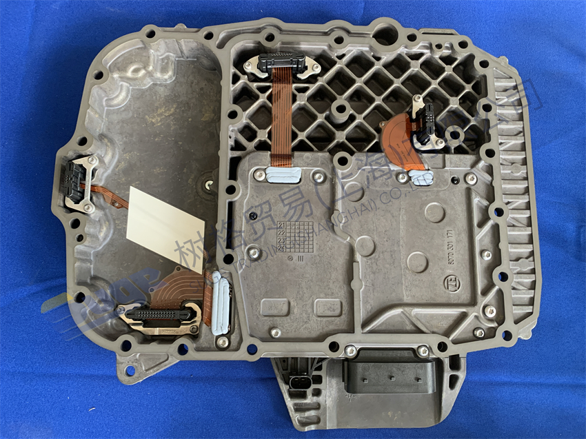 Детали автоматической коробки передач ZF TRAXON TCU 0501 337 233