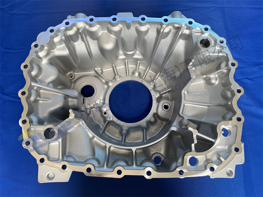 Детали автоматической коробки передач ZF TRAXON ЗАДНИЙ КОРПУС-БЕЗ ИНТАРДЕРА 1358 201 028