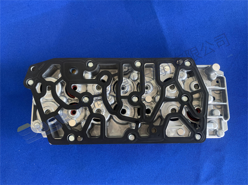 Детали автоматической коробки передач ZF TRAXON БЛОК КЛАПАН 0501 330 550