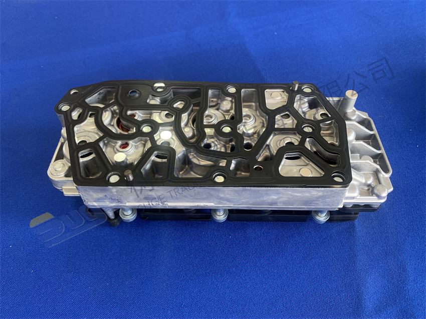Детали автоматической коробки передач ZF TRAXON БЛОК КЛАПАН 0501 330 550