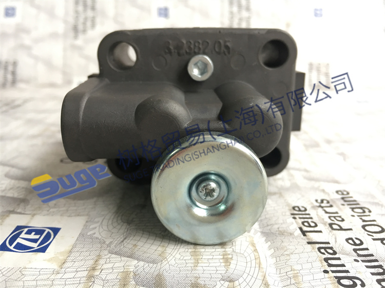 Детали коробки передач ZF ECOSPLIT4 GP VALVE 6038 202 043