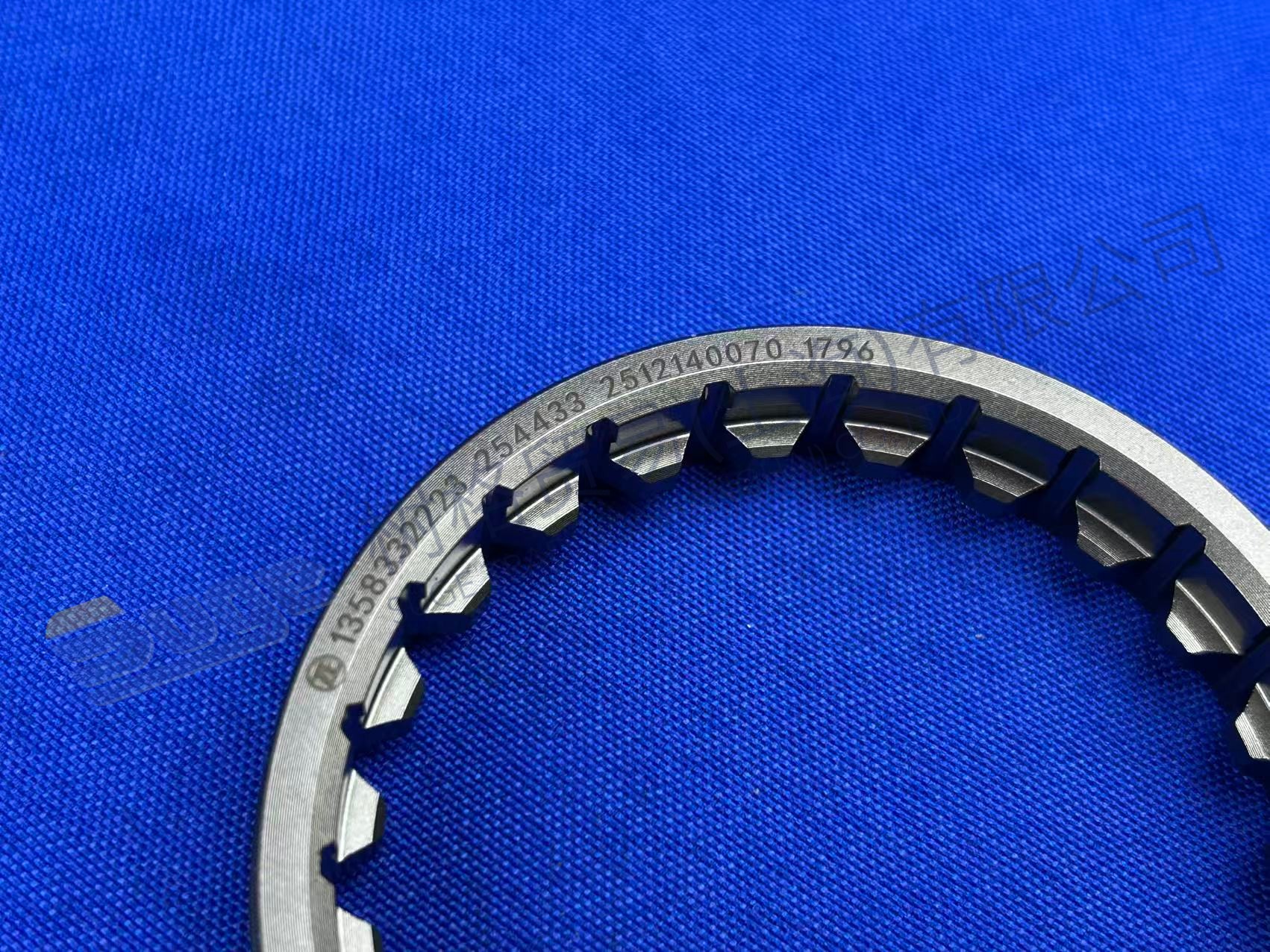 1358 332 223-5